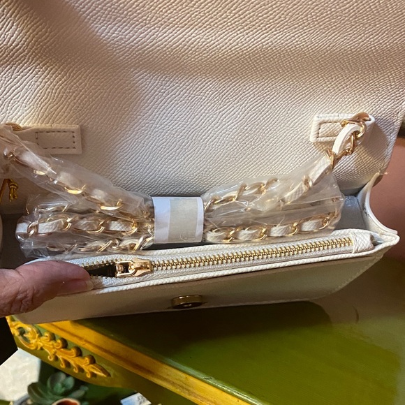 Bebe Los Angeles NWT Cream and White Crossbody Shoulder Bag 7.5x5x2 - Picture 3 of 6